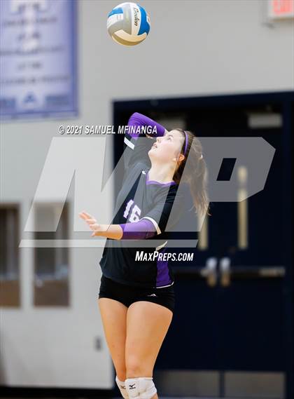 Thumbnail 2 in Papillion-LaVista vs. Omaha Central photogallery.
