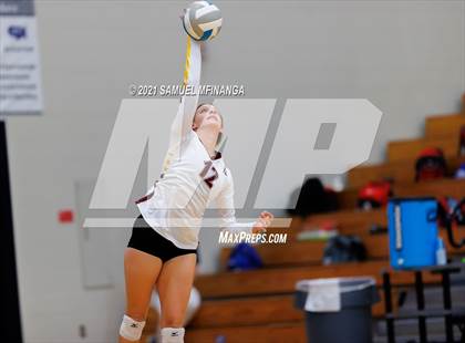 Thumbnail 2 in Papillion-LaVista vs. Omaha Central photogallery.