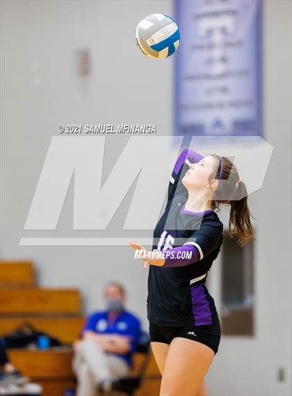Thumbnail 1 in Papillion-LaVista vs. Omaha Central photogallery.