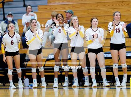 Thumbnail 1 in Papillion-LaVista vs. Omaha Central photogallery.