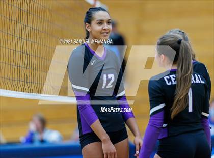 Thumbnail 2 in Papillion-LaVista vs. Omaha Central photogallery.