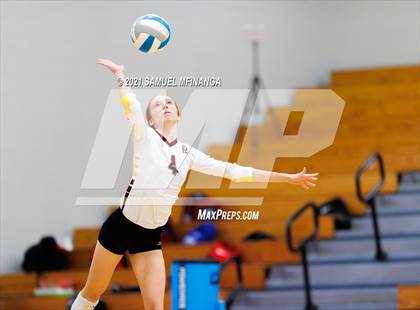 Thumbnail 2 in Papillion-LaVista vs. Omaha Central photogallery.