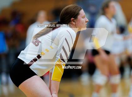 Thumbnail 3 in Papillion-LaVista vs. Omaha Central photogallery.