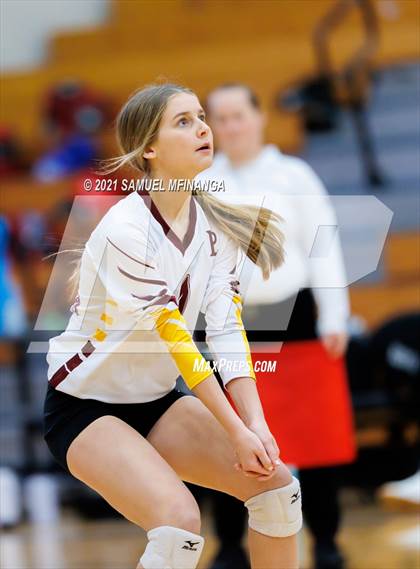 Thumbnail 2 in Papillion-LaVista vs. Omaha Central photogallery.