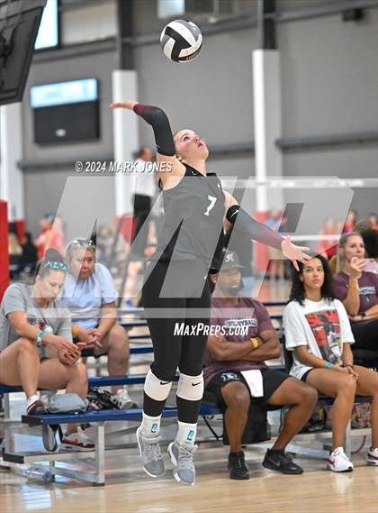 Thumbnail 3 in Mater Dei vs. Hamilton (Nike TOC Southwest) photogallery.