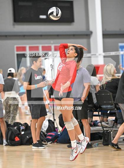 Thumbnail 2 in Mater Dei vs. Hamilton (Nike TOC Southwest) photogallery.