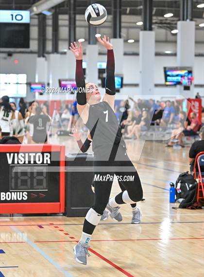 Thumbnail 3 in Mater Dei vs. Hamilton (Nike TOC Southwest) photogallery.