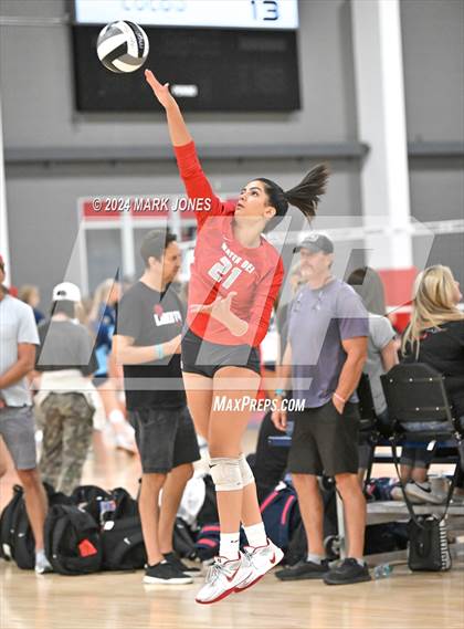 Thumbnail 2 in Mater Dei vs. Hamilton (Nike TOC Southwest) photogallery.