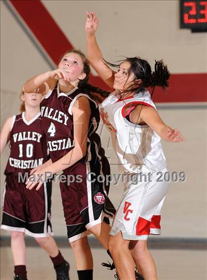 Thumbnail 2 in Valley Christian vs. Victory Christian (Lady Viking Classic) photogallery.