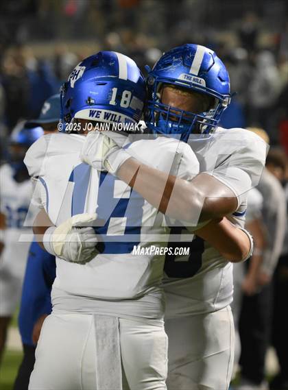 Thumbnail 1 in Port Arthur Memorial vs. Barbers Hill (UIL 5A D1 Region 3 Football Championship) photogallery.
