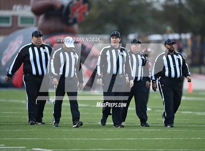 Thumbnail 1 in Port Arthur Memorial vs. Barbers Hill (UIL 5A D1 Region 3 Football Championship) photogallery.
