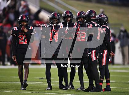 Thumbnail 1 in Port Arthur Memorial vs. Barbers Hill (UIL 5A D1 Region 3 Football Championship) photogallery.