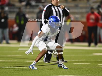 Thumbnail 3 in Port Arthur Memorial vs. Barbers Hill (UIL 5A D1 Region 3 Football Championship) photogallery.