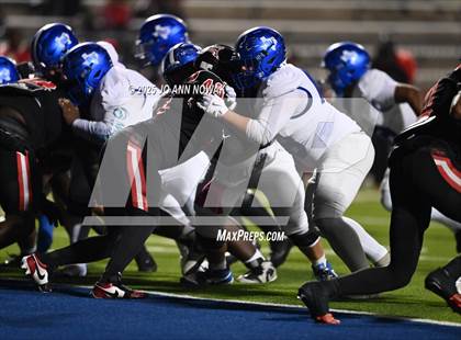Thumbnail 3 in Port Arthur Memorial vs. Barbers Hill (UIL 5A D1 Region 3 Football Championship) photogallery.