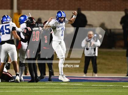 Thumbnail 3 in Port Arthur Memorial vs. Barbers Hill (UIL 5A D1 Region 3 Football Championship) photogallery.