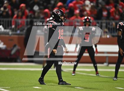 Thumbnail 1 in Port Arthur Memorial vs. Barbers Hill (UIL 5A D1 Region 3 Football Championship) photogallery.