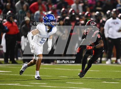 Thumbnail 3 in Port Arthur Memorial vs. Barbers Hill (UIL 5A D1 Region 3 Football Championship) photogallery.