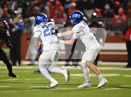 Thumbnail 2 in Port Arthur Memorial vs. Barbers Hill (UIL 5A D1 Region 3 Football Championship) photogallery.