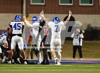 Thumbnail 2 in Port Arthur Memorial vs. Barbers Hill (UIL 5A D1 Region 3 Football Championship) photogallery.
