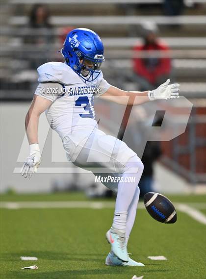 Thumbnail 1 in Port Arthur Memorial vs. Barbers Hill (UIL 5A D1 Region 3 Football Championship) photogallery.