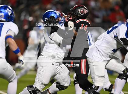 Thumbnail 2 in Port Arthur Memorial vs. Barbers Hill (UIL 5A D1 Region 3 Football Championship) photogallery.