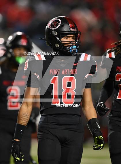 Thumbnail 1 in Port Arthur Memorial vs. Barbers Hill (UIL 5A D1 Region 3 Football Championship) photogallery.