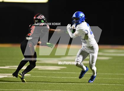 Thumbnail 3 in Port Arthur Memorial vs. Barbers Hill (UIL 5A D1 Region 3 Football Championship) photogallery.