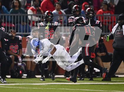 Thumbnail 3 in Port Arthur Memorial vs. Barbers Hill (UIL 5A D1 Region 3 Football Championship) photogallery.