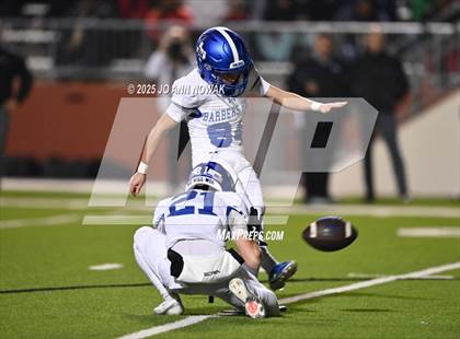 Thumbnail 3 in Port Arthur Memorial vs. Barbers Hill (UIL 5A D1 Region 3 Football Championship) photogallery.