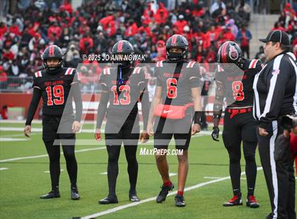 Thumbnail 2 in Port Arthur Memorial vs. Barbers Hill (UIL 5A D1 Region 3 Football Championship) photogallery.