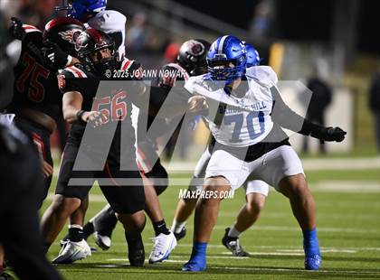 Thumbnail 2 in Port Arthur Memorial vs. Barbers Hill (UIL 5A D1 Region 3 Football Championship) photogallery.