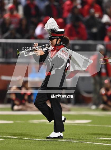 Thumbnail 2 in Port Arthur Memorial vs. Barbers Hill (UIL 5A D1 Region 3 Football Championship) photogallery.