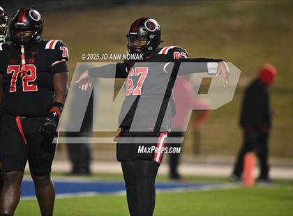 Thumbnail 3 in Port Arthur Memorial vs. Barbers Hill (UIL 5A D1 Region 3 Football Championship) photogallery.