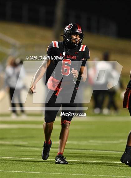 Thumbnail 2 in Port Arthur Memorial vs. Barbers Hill (UIL 5A D1 Region 3 Football Championship) photogallery.
