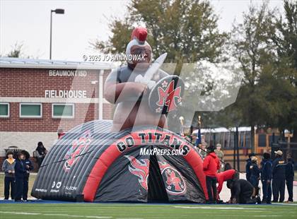 Thumbnail 3 in Port Arthur Memorial vs. Barbers Hill (UIL 5A D1 Region 3 Football Championship) photogallery.