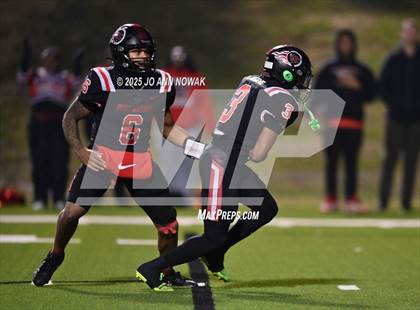 Thumbnail 2 in Port Arthur Memorial vs. Barbers Hill (UIL 5A D1 Region 3 Football Championship) photogallery.