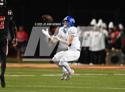 Thumbnail 2 in Port Arthur Memorial vs. Barbers Hill (UIL 5A D1 Region 3 Football Championship) photogallery.