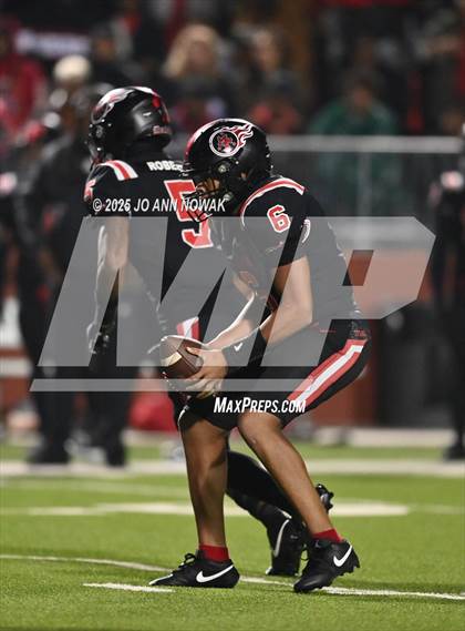 Thumbnail 3 in Port Arthur Memorial vs. Barbers Hill (UIL 5A D1 Region 3 Football Championship) photogallery.