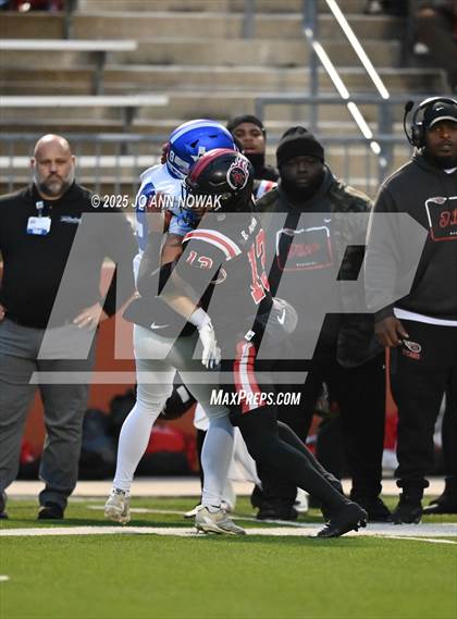 Thumbnail 1 in Port Arthur Memorial vs. Barbers Hill (UIL 5A D1 Region 3 Football Championship) photogallery.