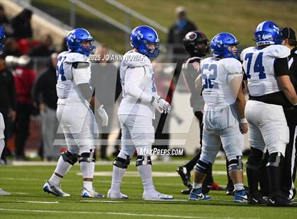 Thumbnail 2 in Port Arthur Memorial vs. Barbers Hill (UIL 5A D1 Region 3 Football Championship) photogallery.