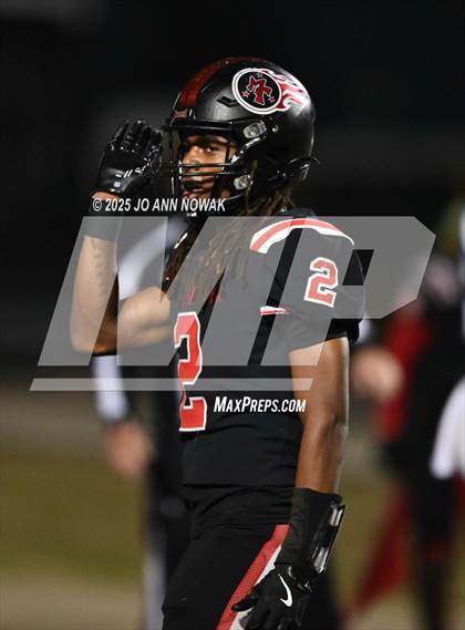Thumbnail 1 in Port Arthur Memorial vs. Barbers Hill (UIL 5A D1 Region 3 Football Championship) photogallery.