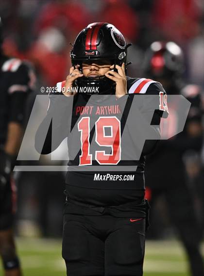Thumbnail 3 in Port Arthur Memorial vs. Barbers Hill (UIL 5A D1 Region 3 Football Championship) photogallery.