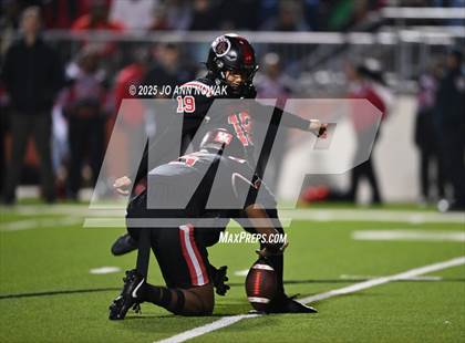 Thumbnail 1 in Port Arthur Memorial vs. Barbers Hill (UIL 5A D1 Region 3 Football Championship) photogallery.