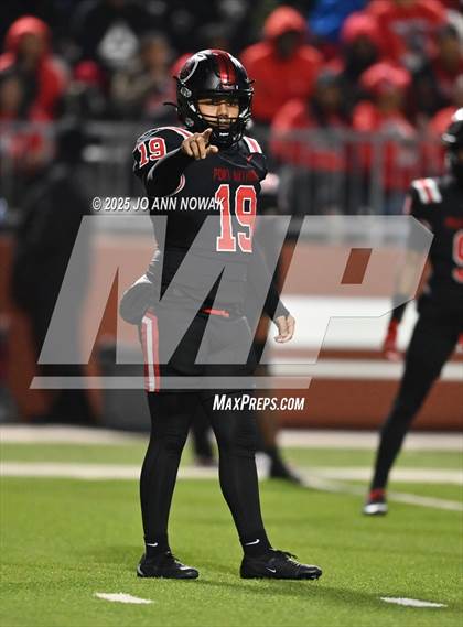 Thumbnail 2 in Port Arthur Memorial vs. Barbers Hill (UIL 5A D1 Region 3 Football Championship) photogallery.