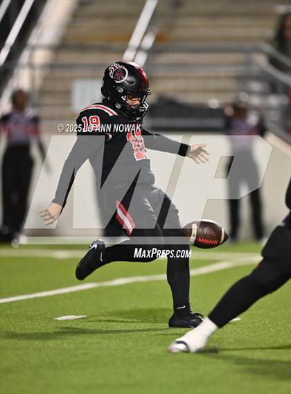 Thumbnail 3 in Port Arthur Memorial vs. Barbers Hill (UIL 5A D1 Region 3 Football Championship) photogallery.
