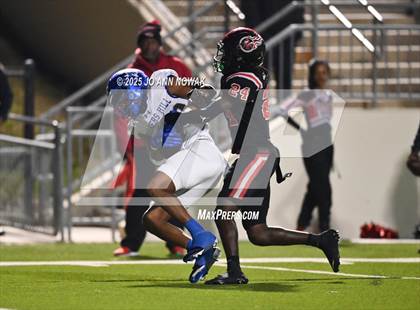 Thumbnail 2 in Port Arthur Memorial vs. Barbers Hill (UIL 5A D1 Region 3 Football Championship) photogallery.