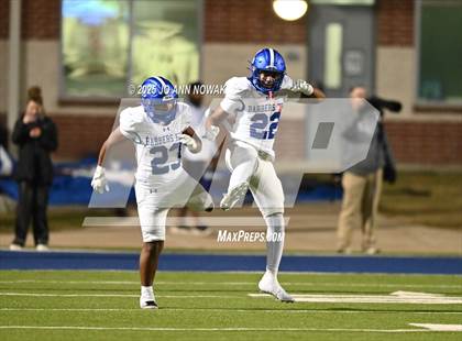 Thumbnail 2 in Port Arthur Memorial vs. Barbers Hill (UIL 5A D1 Region 3 Football Championship) photogallery.