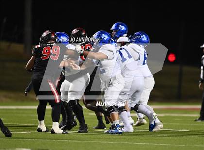 Thumbnail 2 in Port Arthur Memorial vs. Barbers Hill (UIL 5A D1 Region 3 Football Championship) photogallery.