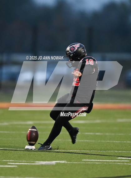 Thumbnail 3 in Port Arthur Memorial vs. Barbers Hill (UIL 5A D1 Region 3 Football Championship) photogallery.