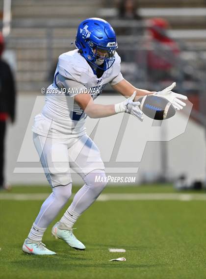 Thumbnail 2 in Port Arthur Memorial vs. Barbers Hill (UIL 5A D1 Region 3 Football Championship) photogallery.